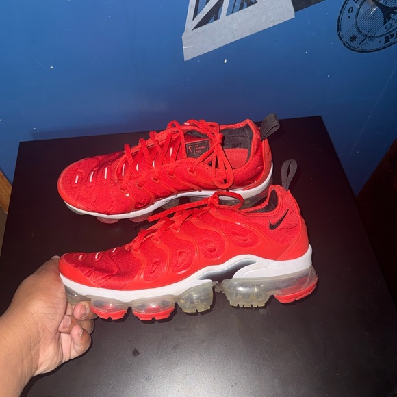 Nike Air VaporMax Plus in Vibrant Red - Picture 1 of 3